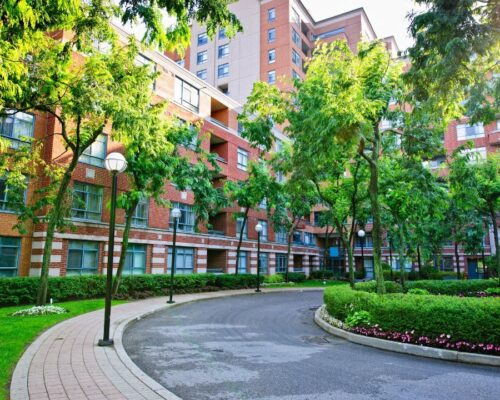 Entendiendo-la-Diferencia-entre-Condominios-Garantizados-y-No-Garantizados-al-Comprar-un-Condominio.