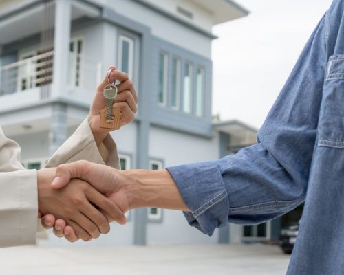 How to go from Renting to Owning a Home_Cómo pasar de alquilar a ser propietario de una vivienda